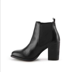 Steve Madden Troyan Chelsea Booties